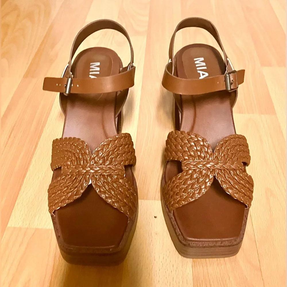 MIA Brown Woven Tall Block Heeled Sandals Size: 8.5 - Picture 6 of 9